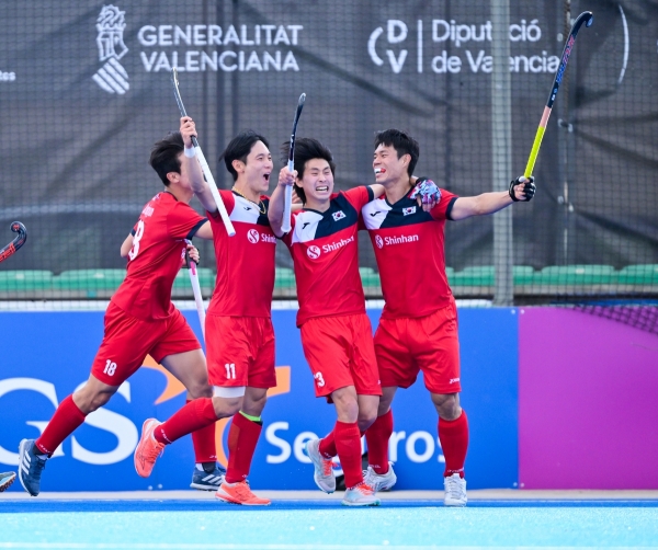 한국 남자하키 대표팀이 오스트리아 전에서 골을 넣고 기뻐하고 욌다. 사진=대한하키협회