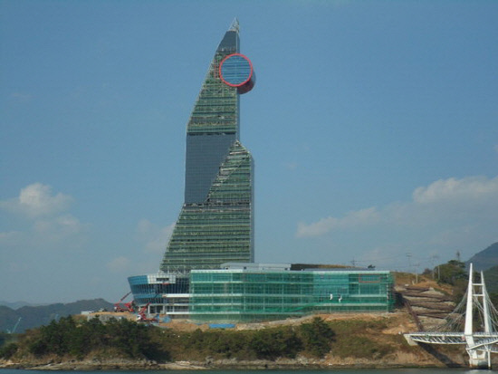 준공 앞둔 진해 해양솔라파크 타워