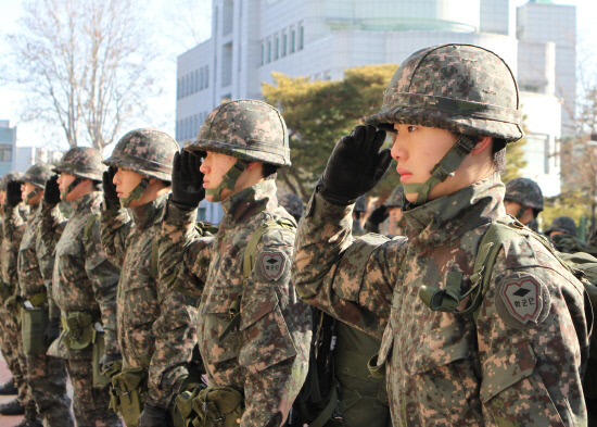 보도자료130106-경남과기대학군단동계입영훈련출정신고식-2